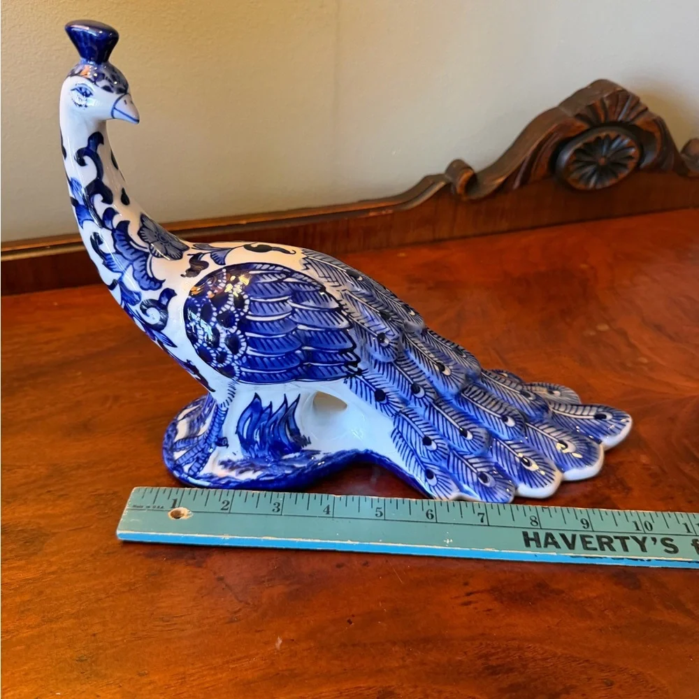 Chinoiserie blue and white ceramic peacock figurine - Picture 3 of 8
